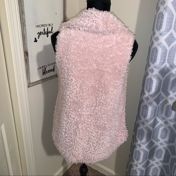 Women’s Fuzzy Sherpa Fleece open front Vest - Picture 8 of 8